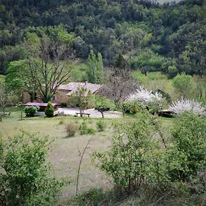 https://roulotte-minute-papillon.hotels-rhonealpes.com